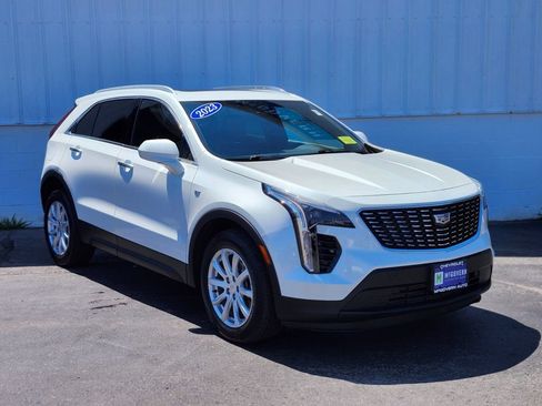 Used 2023 Cadillac XT4 Luxury w/ Cold Weather Package AWD/4WD image 7