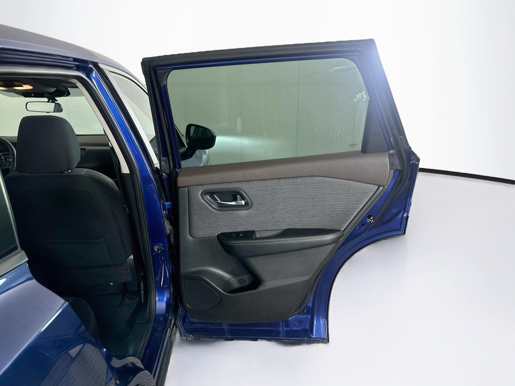 Used 2023 Nissan Rogue SV FWD image 29