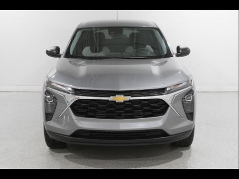 Certified 2024 Chevrolet Trax LS w/ Driver Confidence Package FWD image 2