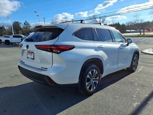 Used 2020 Toyota Highlander XLE image 4