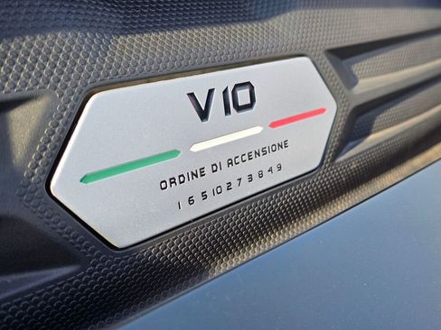 Used 2020 Lamborghini Huracan EVO image 13