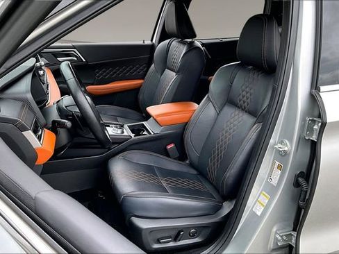 Used 2024 Mitsubishi Outlander SEL image 20