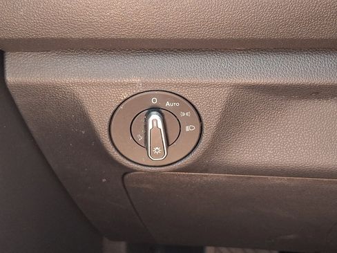 Certified 2023 Volkswagen Jetta SE w/ Panoramic Sunroof Package FWD image 23