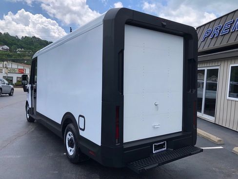 Used 2024 Chevrolet Brightdrop 600 w/ Commercial Equipment Package AWD/4WD image 4