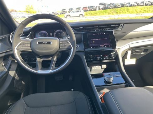 New 2025 Jeep Grand Cherokee image 17