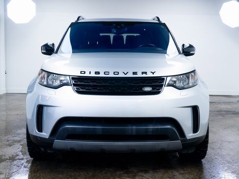Used 2018 Land Rover Discovery SE image 2