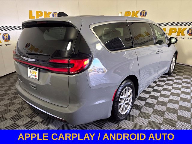 Used 2025 Chrysler Pacifica Select FWD image 3