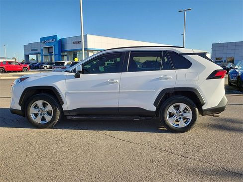 Used 2021 Toyota RAV4 XLE w/ Convenience Package image 6