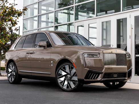 Certified 2025 Rolls-Royce Cullinan AWD/4WD image 25