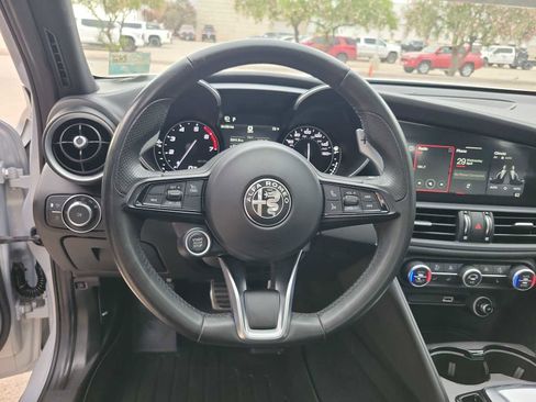 Used 2020 Alfa Romeo Giulia Ti Sport w/ Quick Order Package 22S Sport AWD/4WD image 19