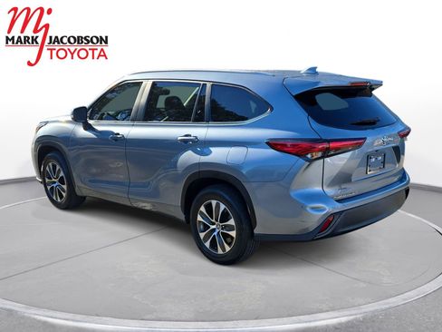 Used 2023 Toyota Highlander XLE image 13