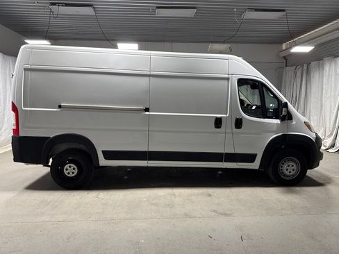 Used 2024 RAM ProMaster 2500 w/ Convenience Group FWD image 8