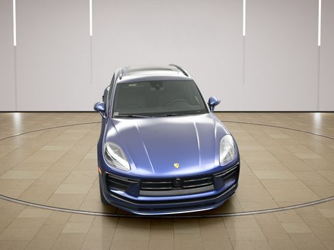 Certified 2026 Porsche Macan AWD/4WD image 39