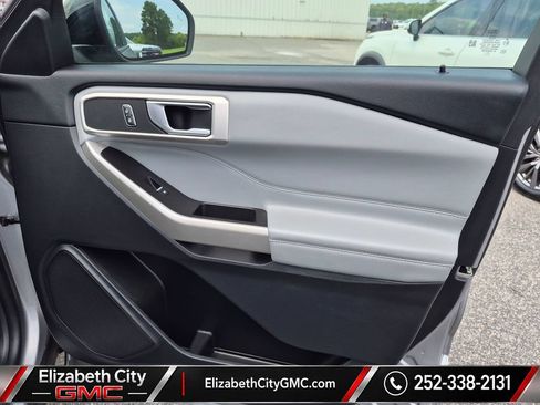Used 2022 Ford Explorer XLT w/ Equipment Group 202A AWD/4WD image 27