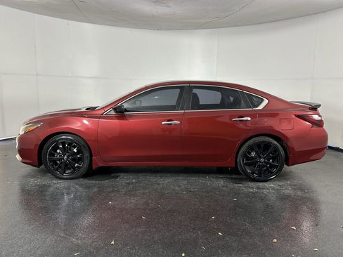 Used 2017 Nissan Altima 2.5 SR w/ Midnight Edition Package image 7
