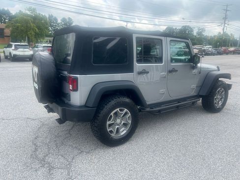 Used 2018 Jeep Wrangler Unlimited Rubicon w/ Cold Weather Group image 5