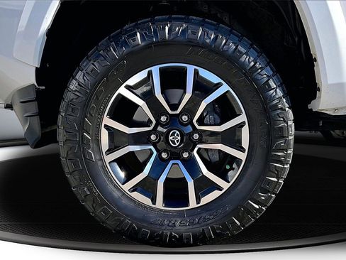 Used 2022 Toyota Tacoma TRD Sport w/ Technology Package image 32