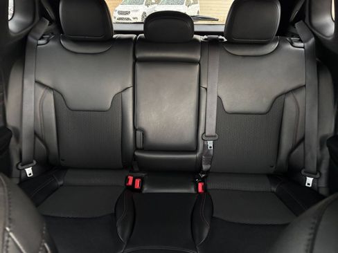 Used 2025 Jeep Compass Trailhawk AWD/4WD image 38