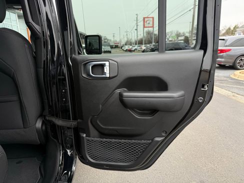 Used 2021 Jeep Gladiator Sport image 30