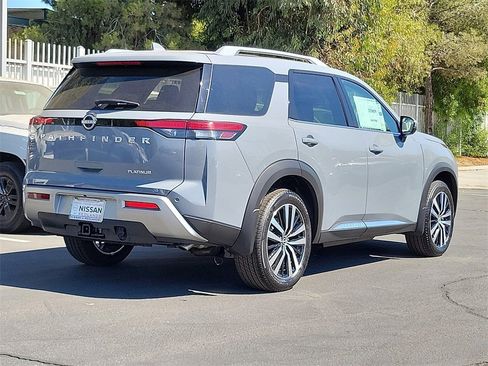 New 2025 Nissan Pathfinder Platinum image 2