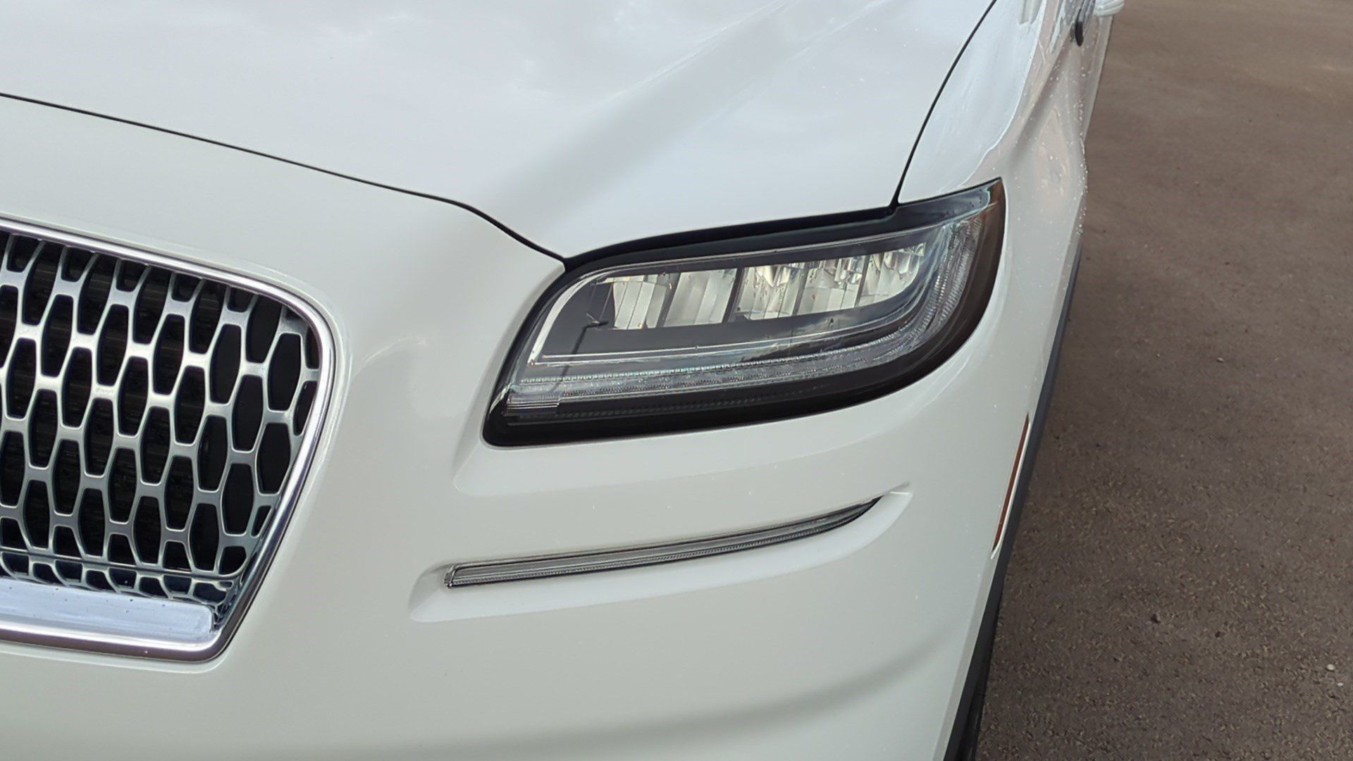 Used 2023 Lincoln Nautilus FWD w/ Premium Package image 9