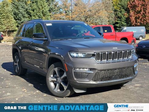 Certified 2024 Jeep Grand Cherokee Limited AWD/4WD image 32