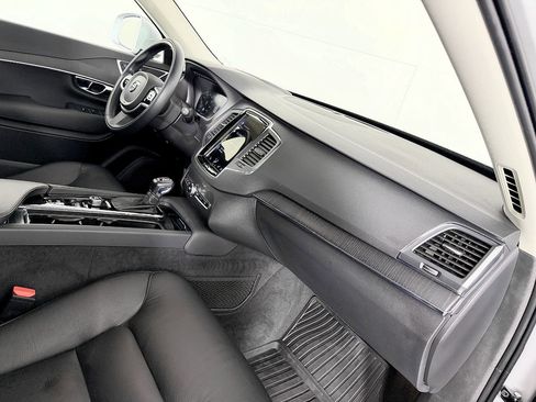 Used 2020 Volvo XC90 T6 Momentum w/ Protection Package Premier image 56