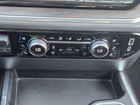 Used 2024 GMC Sierra 1500 SLT w/ SLT Premium Plus Package AWD/4WD image 17