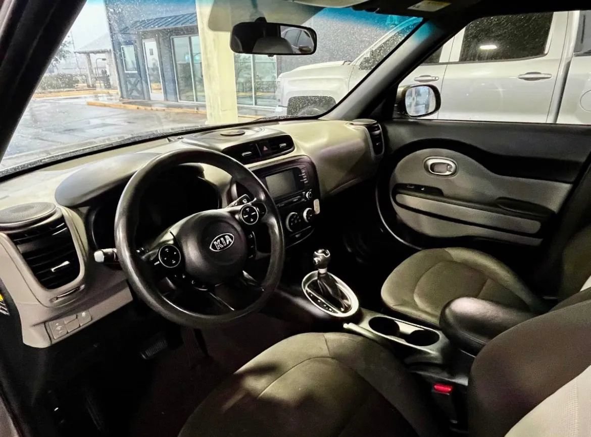 Used 2019 Kia Soul + FWD image 7