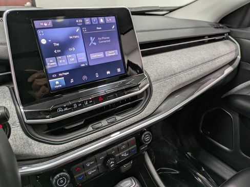 Used 2022 Jeep Compass Latitude w/ Sun and Sound Group image 11