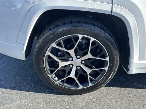 Used 2023 Jeep Grand Cherokee Summit image 19