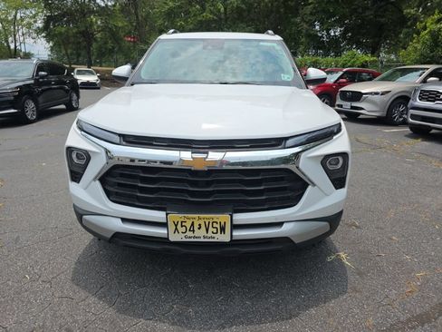 Used 2025 Chevrolet TrailBlazer LT AWD/4WD image 2