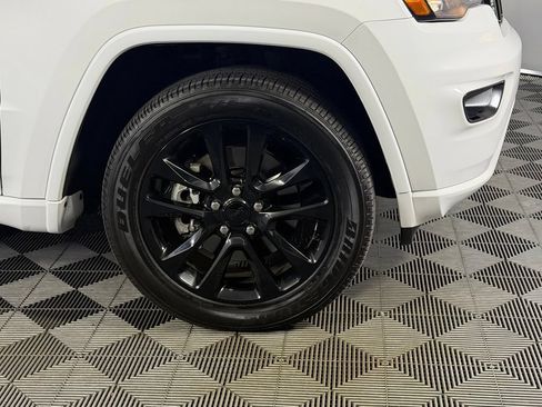 Used 2022 Jeep Grand Cherokee Laredo X AWD/4WD image 13
