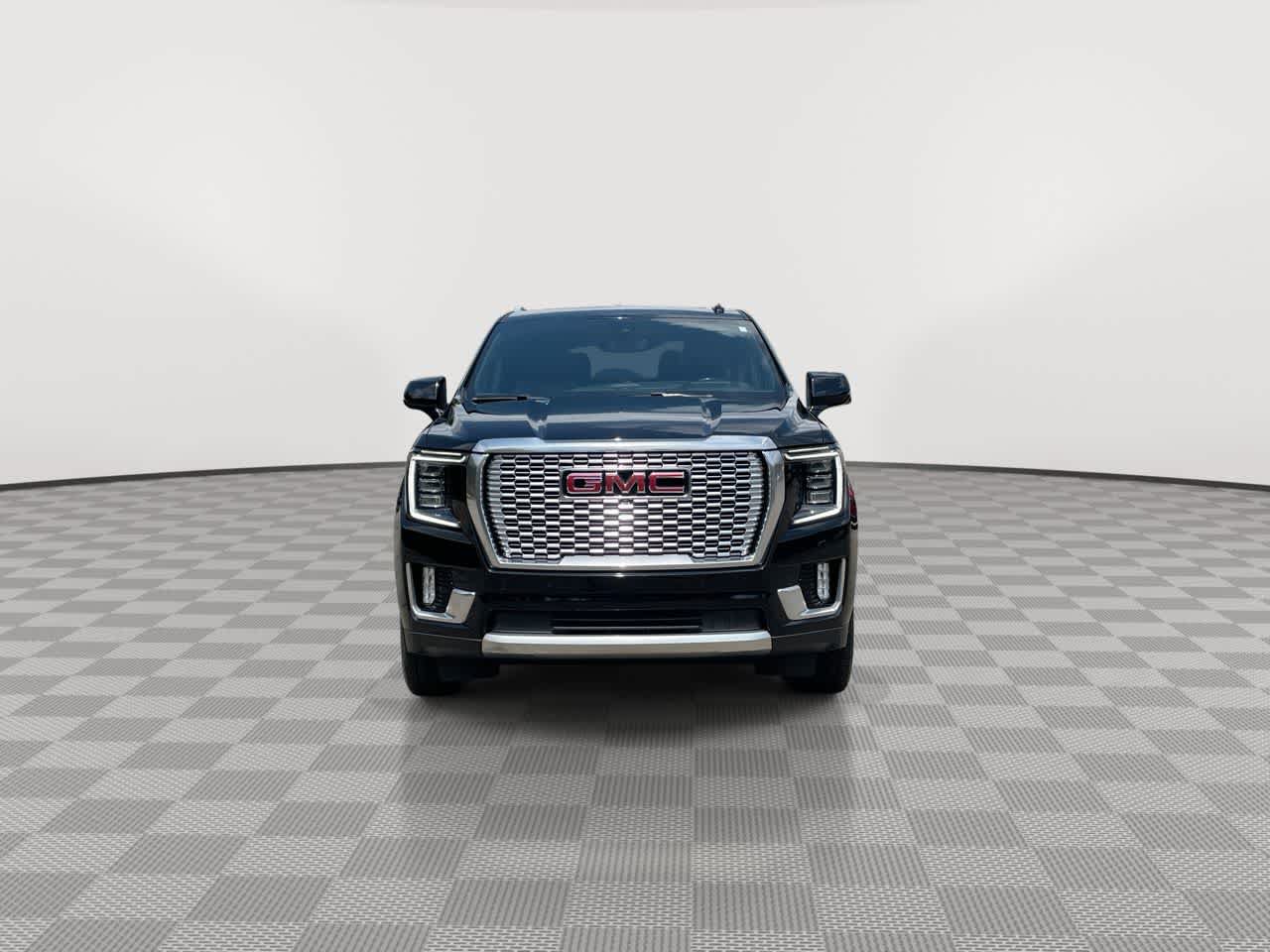 Used 2021 GMC Yukon XL Denali w/ Denali Premium Package AWD/4WD image 3