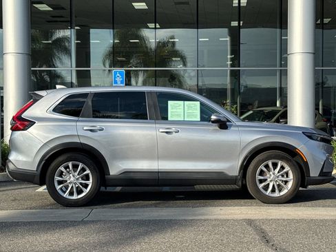 Used 2023 Honda CR-V EX image 3