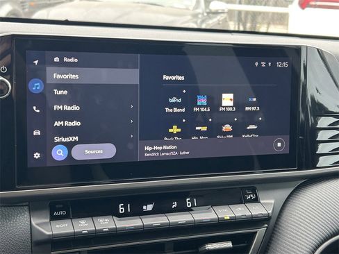 Used 2025 Toyota Camry SE image 32