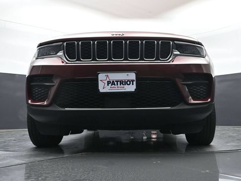 Used 2024 Jeep Grand Cherokee Laredo AWD/4WD image 41