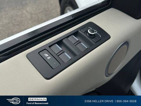 Used 2018 Land Rover Discovery SE AWD/4WD image 17