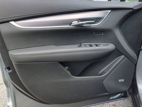 New 2025 Cadillac XT6 Luxury image 11