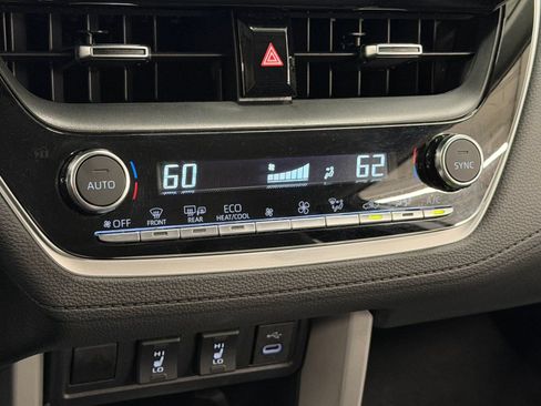 Used 2025 Toyota Corolla Cross XLE FWD image 28