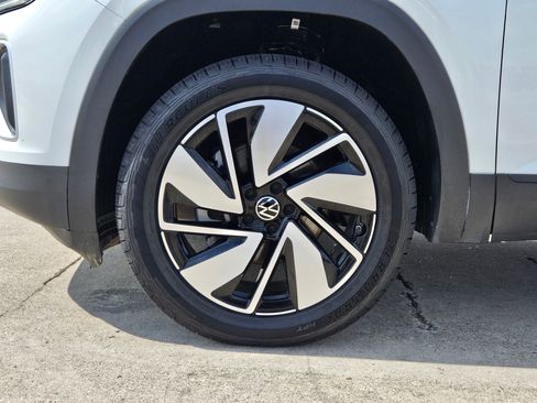 Used 2024 Volkswagen Atlas SE FWD image 11