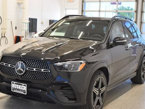 Used 2025 Mercedes-Benz GLE 350 4MATIC w/ AMG Line Exterior image 3