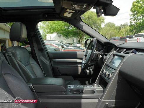 Used 2020 Land Rover Discovery Landmark AWD/4WD image 35
