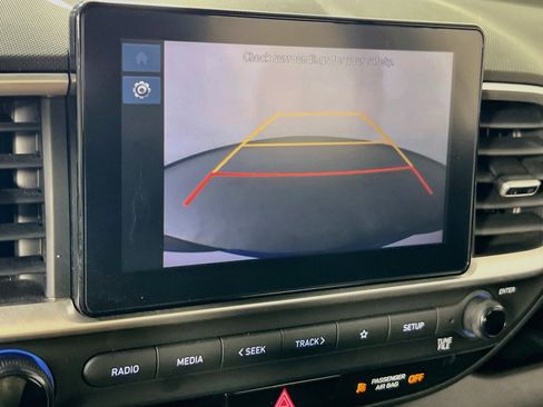Used 2023 Hyundai Venue SEL FWD image 13