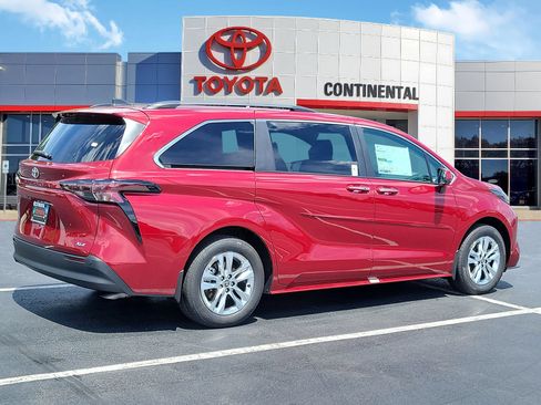 New 2026 Toyota Sienna XLE FWD image 5