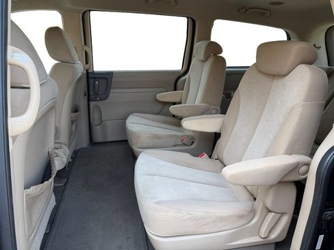 Used 2010 Kia Sedona LX FWD image 19
