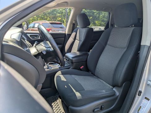 Used 2019 Nissan Pathfinder SV FWD image 24