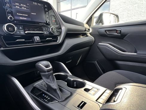 Used 2021 Toyota Highlander LE image 59