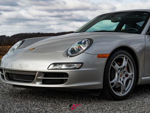 Used 2005 Porsche 911 Carrera S image 18
