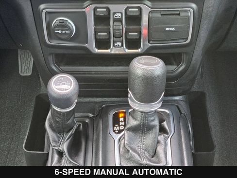 Used 2022 Jeep Wrangler Unlimited Sport AWD/4WD image 23